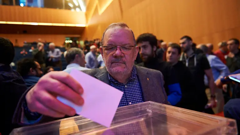 Asamblea General Extraordinaria del CA Osasuna en la que se realizará la votación de la reforma que se llevará a cabo en el estadio de El Sadar. MIGUEL OSÉS 9