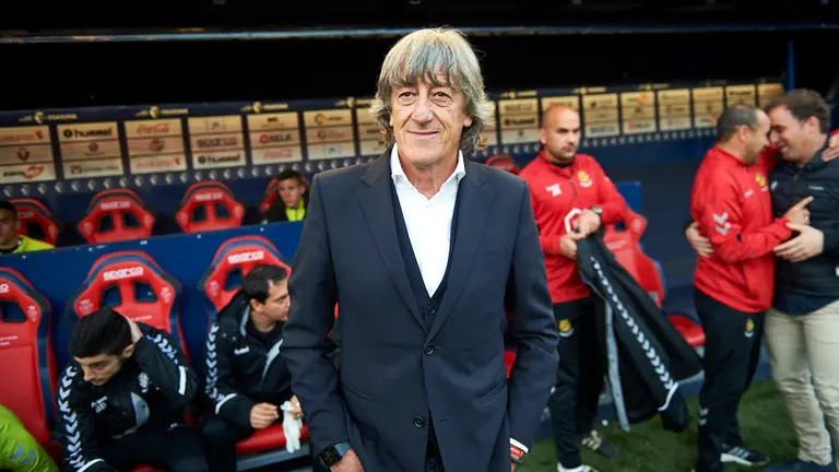 Enrique Martín, entrenador del Nastic, momentos antes del comienzo del partido. MIGUEL OSÉS (1)