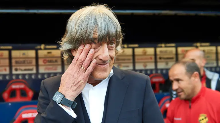 Enrique Martín, entrenador del Nastic, momentos antes del comienzo del partido. MIGUEL OSÉS (2)