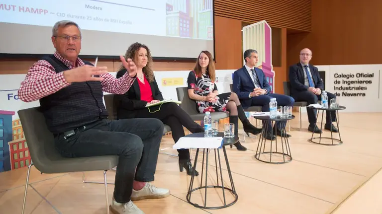 Helmut K. Hampp (Fundación Industrial de Navarra), Nora Alonso (Nagrifood), Mar González (Cluster Functional Print), Javier Belarra (ACAN) y Antonio Novo (FENAEIC) CEDIDA