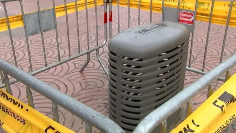 Imagen del conductor por el que ha caído un niño de 6 años en Barcelona, que ha podido ser rescatado en buen estado de salud Foto INFORMATIVOS TELECINCO