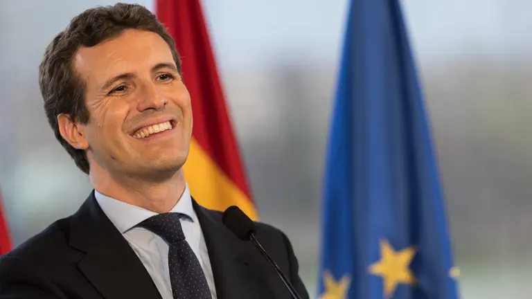 El presidente del PP, Pablo Casado, y el presidente de UPN, Javier Esparza, firman un acuerdo electoral entre ambos partidos (52). IÑIGO ALZUGARAY