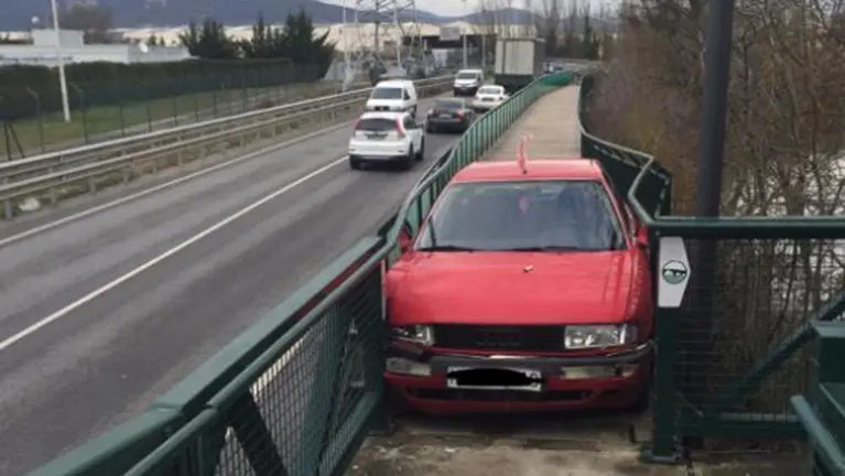 Vehículo perseguido en Landaben (2) POLICÍA FORAL