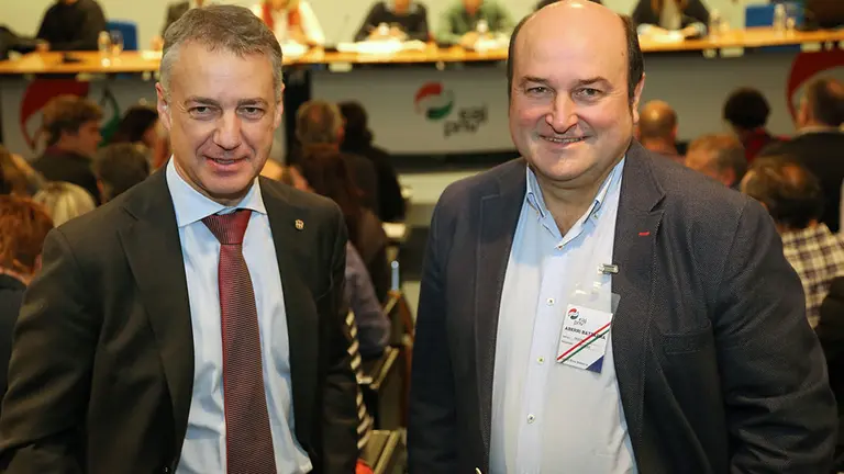 Íñigo Urkullu y Andoni Ortúzar, dirigientes del PNV que controlan Navarra desde Bilbao..