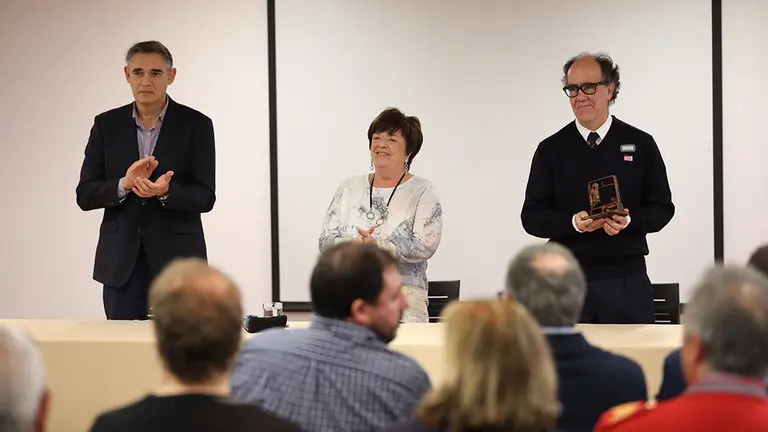 Agustín Gastaminza, la consejera María José Beaumont y Javier Bayona en el homenaje a los bomberos y bomberas fallecidos o jubilados durante el pasado año GOBIERNO DE NAVARRA