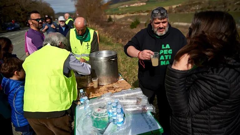 Cientos de navarros durante la primera Javierada de 2019. MIGUEL OSÉS 6
