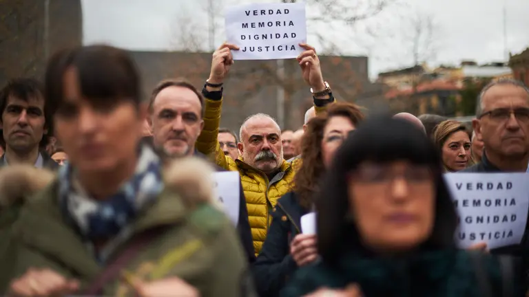 Concentración, convocada por la Asociación Navarra de Víctimas del Terrorismo (Anvite), con motivo del Día Europea de las víctimas del terrorismo. PABLO LASAOSA 6