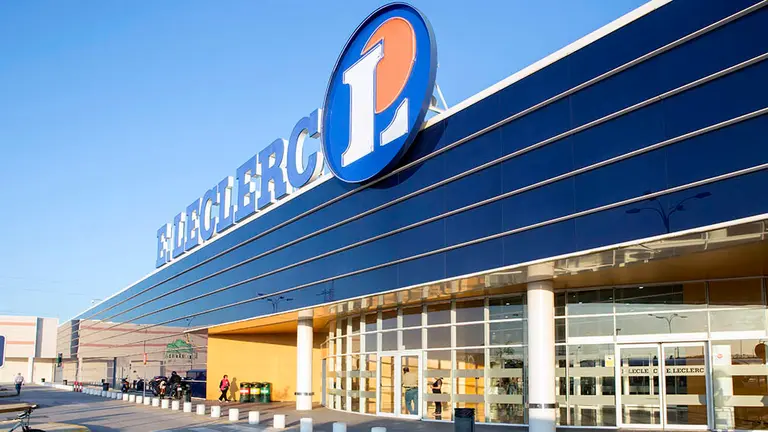 Vista de la fachada del hipermercado E.Leclerc en Cordovilla.