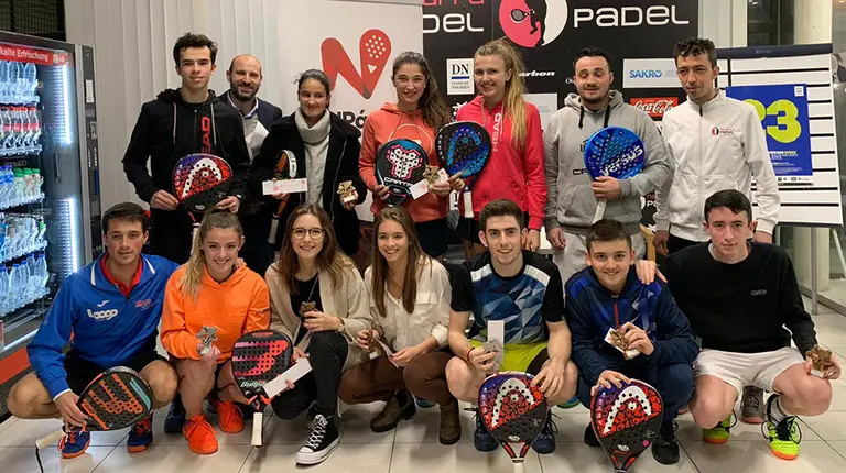 Participantes en el torneo de pádel sub-23. Cedida.