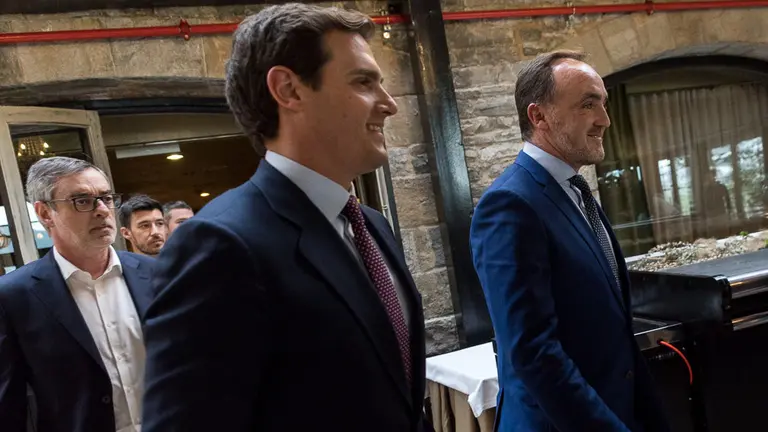 Javier Esparza y Albert Rivera cierran el pacto entre UPN y Ciudadanos para las próximas elecciones generales, autonómicas y municipales (15). IÑIGO ALZUGARAY