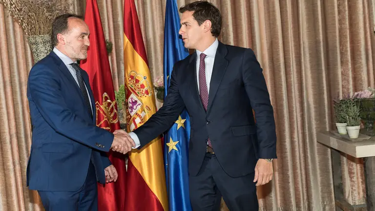 Javier Esparza y Albert Rivera cierran el pacto entre UPN y Ciudadanos para las próximas elecciones generales, autonómicas y municipales (49). IÑIGO ALZUGARAY