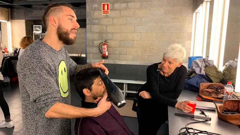 Los Lobos, en la sala de maquillaje y peluquería (2) AGP