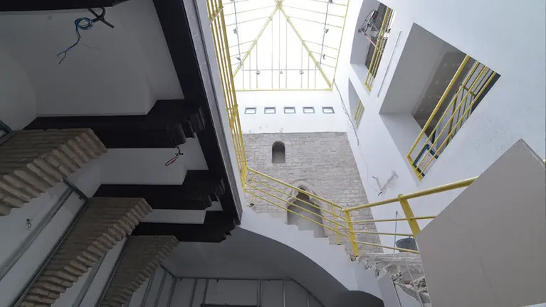 La comisión de Urbanismo ha visitado las obras para adecuar el Palacio Redín y Cruzat como el gaztetxe y centro comunitario de Plazara AYUNTAMIENTO DE PAMPLONA 1