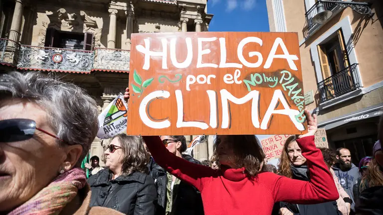 Concentración de jóvenes para pedir medidas frente al cambio climático dentro del movimiento mundial 'Fridays for Future'. IÑIGO ALZUGARAY