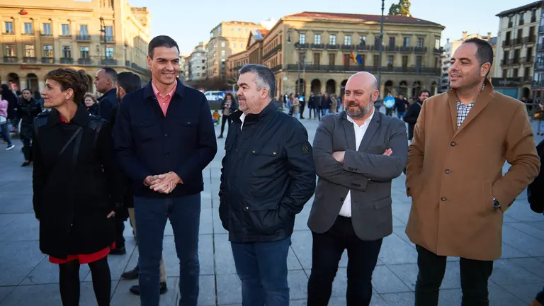 El Presidente del Gobierno de España, Pedro Sanchez, pasea por Pamplona junto a María Chivite y Santos Cerdán. PABLO LASAOSA 1 (4)