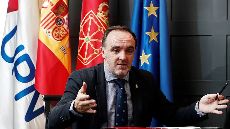 GRAFCAV2700. PAMPLONA, 16/03/2019.- El presidente de UPN, Javier Ezparza, durante la entrevista concedida a Efe en donde ha afirmado que sus acuerdos con PP y Ciudadanos, que han dado lugar a la plataforma electoral "Navarra suma", son un ejercicio de responsabilidad y generosidad desde el convencimiento de que lo que ocurra en Navarra afectará al conjunto del país. EFE/ Jesus Diges