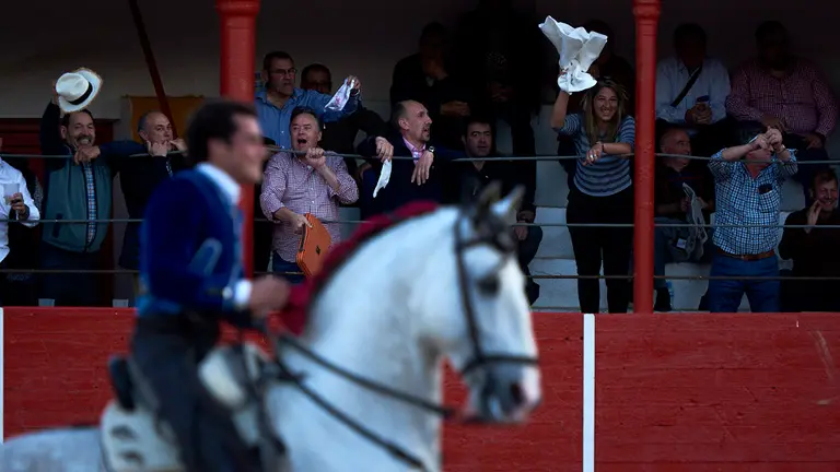Pérez Langa, El Cid y el navarro Javier Marín durante la corrida de toros en las fiestas de San Raimundo de Fitero. PABLO LASAOSA 45