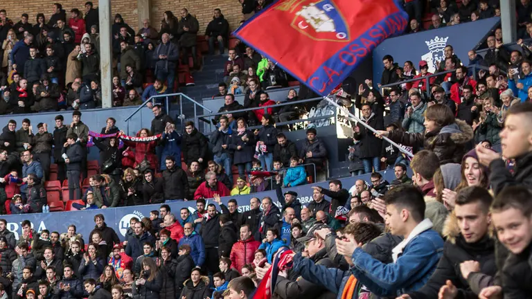 La grada de El Sadar durante el partido entre Osasuna y Rayo Majadahonda-(20). IÑIGO ALZUGARAY