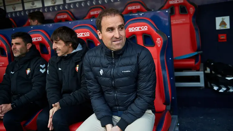 Jagoba Arrasate, entrenador de Osasuna, momentos previos al comienzo del partido. MIGUEL OSÉS1
