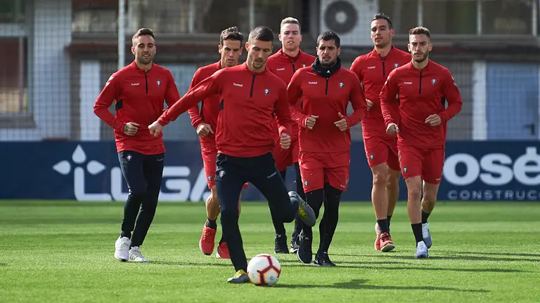 Osasuna se entrena en las instalaciones de Tajonar. PABLO LASAOSA 6