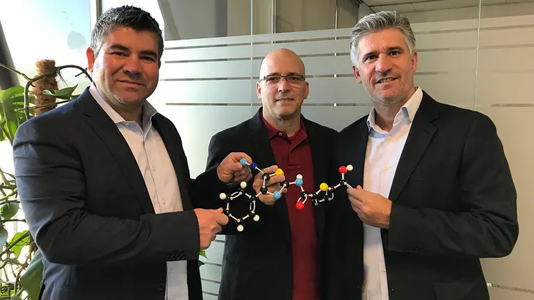 El equipo de Medibiofarma conformado por Juan Camacho, socio promotor; Rodolfo Rodríguez, socio promotor y director general; Julio Castro, socio promotor SODENA