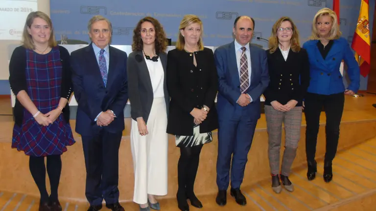De izda. a dcha.: Elisa Genua, José Antonio Sarría, Gabriela Uriarte, María Victoria Vidaurre, Manu Ayerdi y Mayte Irisarri. CEN