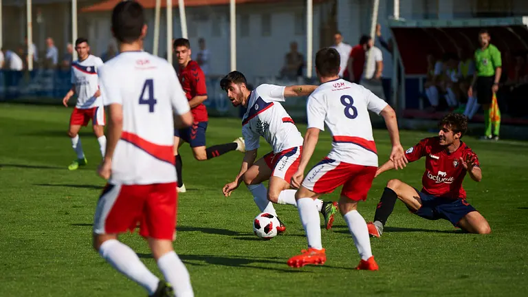Partido entre Osasuna Promesas y Mutilvera en las instalaciones de Tajonar. Fotógrafo: Miguel Osés