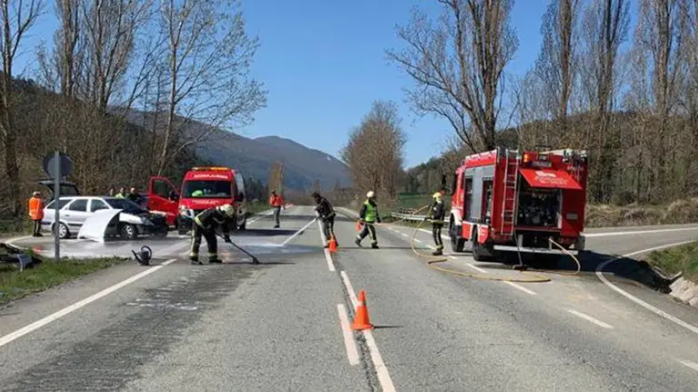 Accidente de tráfico en la NA-234 en el cruce de Cemborain TWITTER BOMBEROS