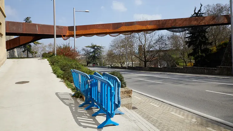 Pasarela peatonal en la cuesta de Labrit de Pamplona (04). IÑIGO ALZUGARAY