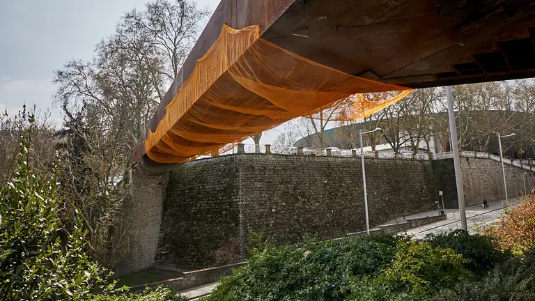 Pasarela peatonal en la cuesta de Labrit de Pamplona (09). IÑIGO ALZUGARAY