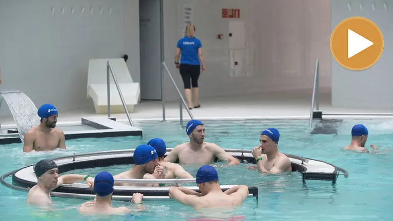 Los futbolistas de Osasuna se relajan en el balneario de Elgorriaga CA OSASUNA player