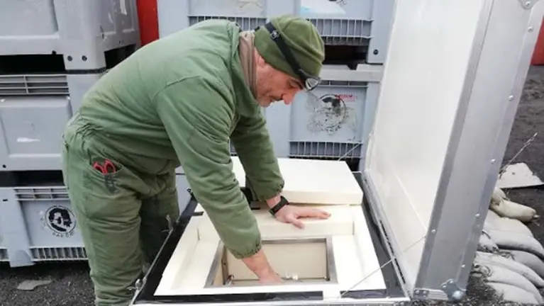 Imagen de la fachada en su llegada a la Antártida. UNIVERSIDAD DE NAVARRA