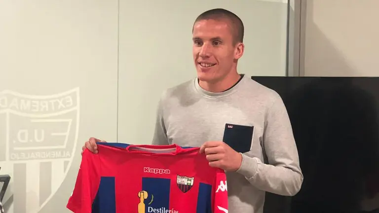 Lolo González es jugador del Extremadura de Almendralejo
