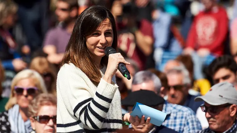 El secretario general de Podemos, Pablo Iglesias, interviene en un acto con la militancia del partido. MIGUEL OSÉS 5