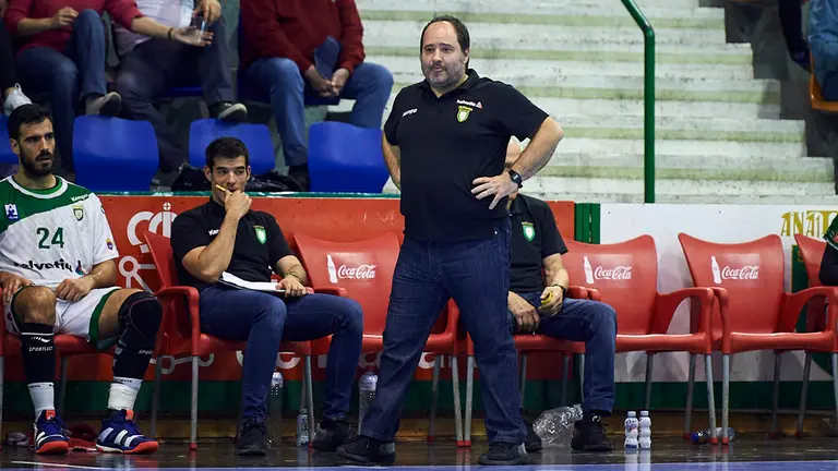 Iñaki Ániz. Partido entre Anaitasuna y Valladolid en el Pabellón Anaitasuna de Pamplona. MIGUEL OSÉS 10
