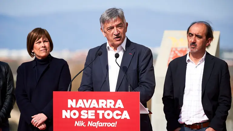 Uxue Barkos presenta a su candidato al Congreso de los Diputados Koldo Martínez. PABLO LASAOSA 9