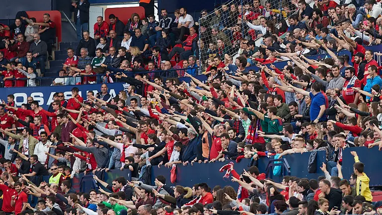 La grada de El Sadar durante el partido entre Osasuna y Extremadura. IÑIGO ALZUGARAY (3)
