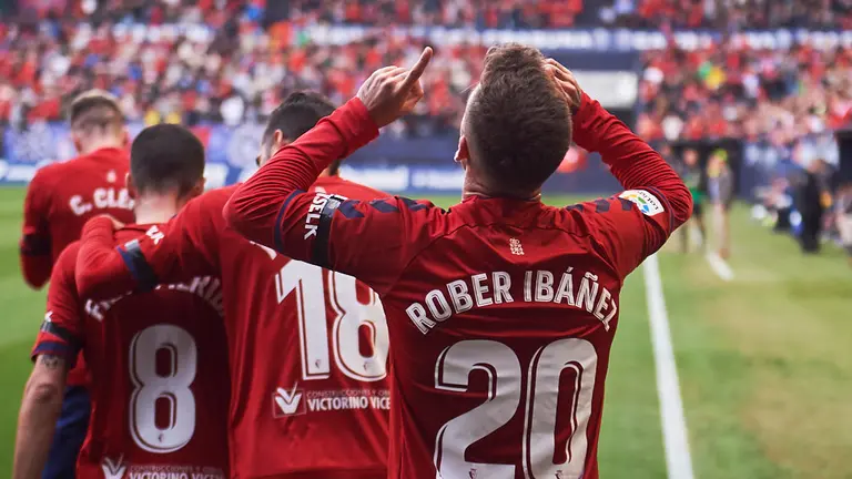 Osasuna se enfrenta al Extremadura en el Sadar. PABLO LASAOSA 20