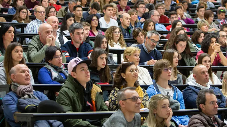 Parte del público asistente a la sesión informativa sobre las titulaciones de la Escuela Técnica Superior de Ingenieros Agrónomos, celebrada en el aula 09 del aulario UPNA
