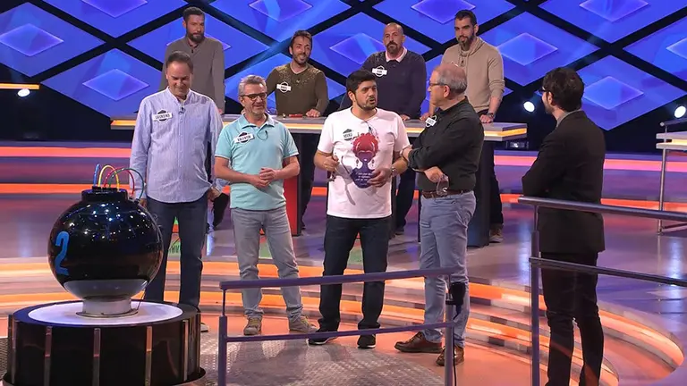 El tafallés Manu Zapata pone a bailar al plató de Boom cantando el Riau riau de Sanfermines y explicando la tradición de entonarlo en El Sadar para apoyar a Osasuna ATRESMEDIA 0 (2)