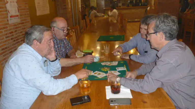 Finalistas del campeonato de mus Txoko del carnicero en Pamplona. Cedida.