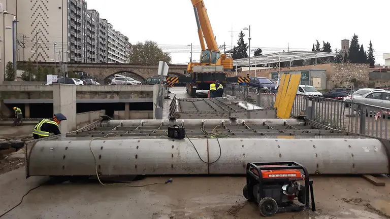 La Confederación Hidrográfica del Ebro instala compuertas para reducir el riesgo de inundación en el núcleo de Tudela Foto CHE