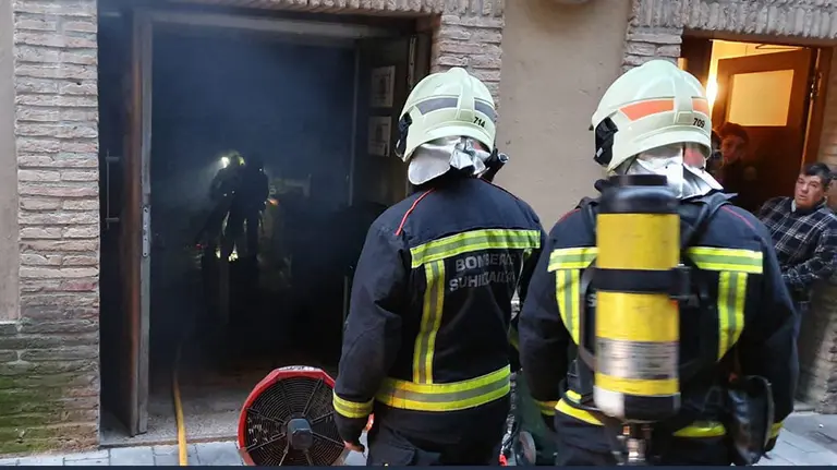 Incendio en la sede de la peña Alegría de Iruña BOMBEROS DE NAVARRA