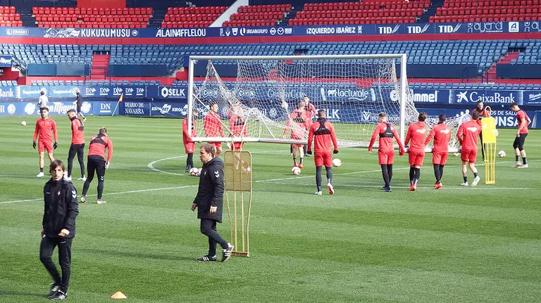 Entrenamiento de Osasuna en El Sadar antes de salir hacia Lugo