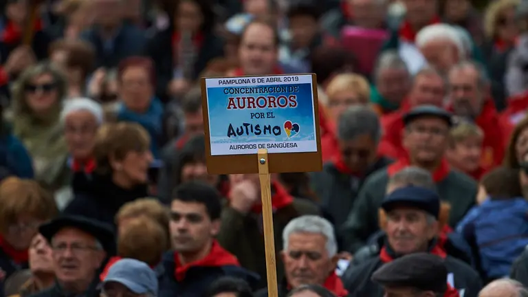 Concentración de 1.000 auroros en la Plaza del Castillo llegados de toda Navarra en el Día del Autismo. MIGUEL OSÉS 14