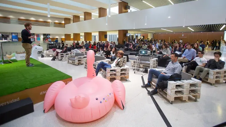 Alumnos de la Universidad de Navarra asisten al Innovation Day UNAV