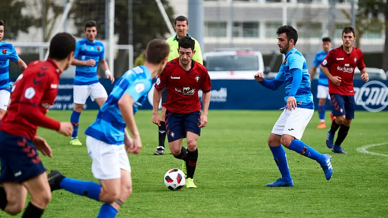 Osasuna Promesas se enfrenta al Cortes en las instalaciones de Tajonar. MIGUEL OSÉS 5
