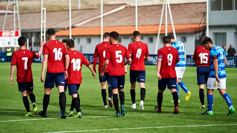 Osasuna Promesas se enfrenta al Cortes en las instalaciones de Tajonar. MIGUEL OSÉS 18