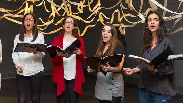 Miembros del Coro Universidad de Navarra durante un ensayo. MANUEL CASTELLS