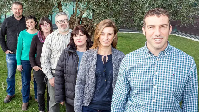 Raúl Maiza, en primer plano, candidato de Berriozar por la coalición EH Bildu.